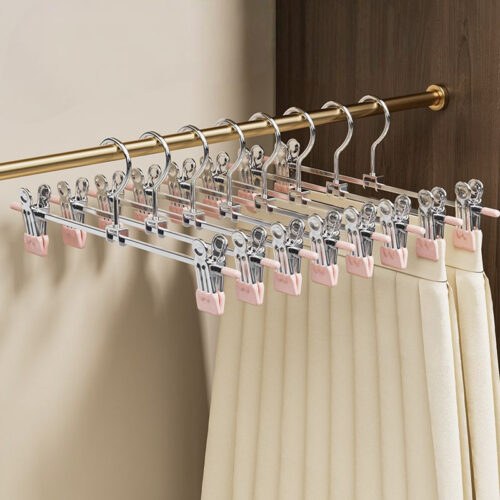 Adjustable clips on plastic pant hanger close-up