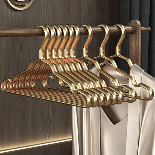 Bulk garment wire hangers packed in export cartons