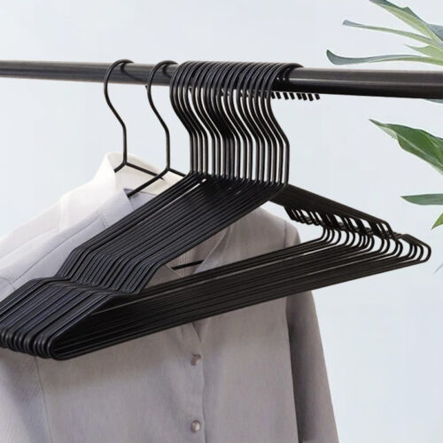 Bulk metal hangers packed in export cartons