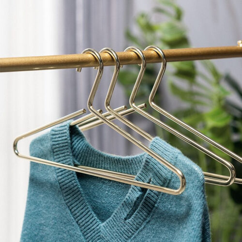 Custom color metal hangers for clothing stores