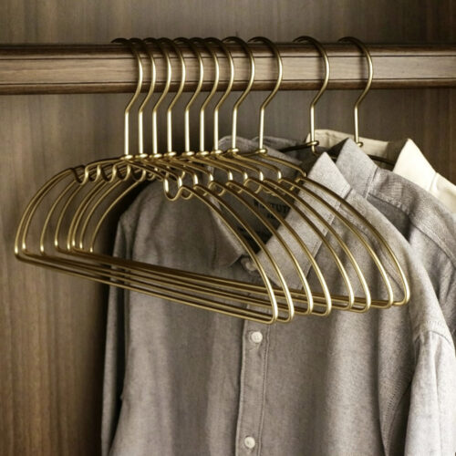 Custom color wire hangers for retail apparel supply
