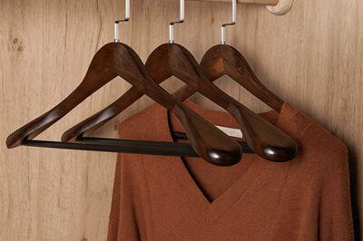 Custom logo wooden hangers for apparel brands