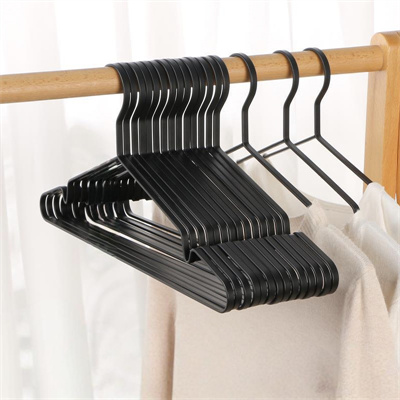 Metal hanger with slim shoulder structure
