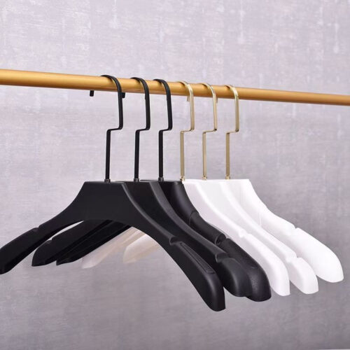Retail display hangers packed for bulk shipment