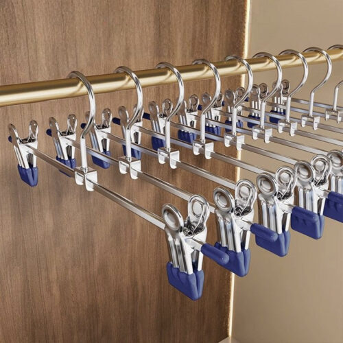 Retail skirt hangers with adjustable clip spacing
