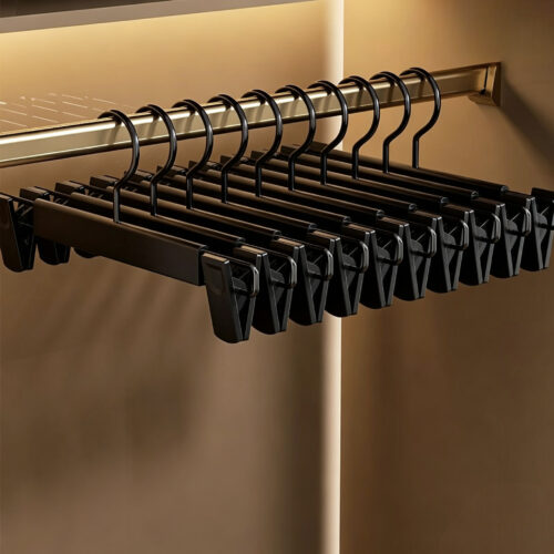 Wholesale pant hangers with clips for apparel display